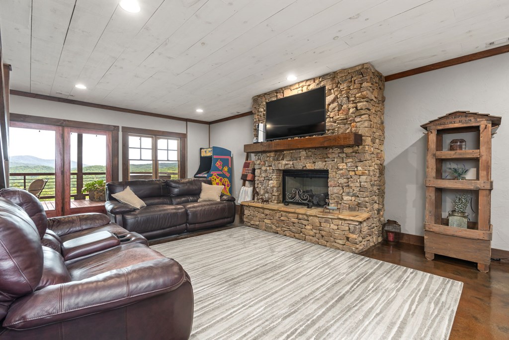 264 Pontoosuc Drive Property Photo 44