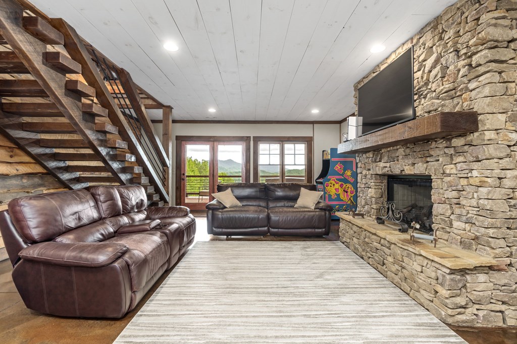 264 Pontoosuc Drive Property Photo 45