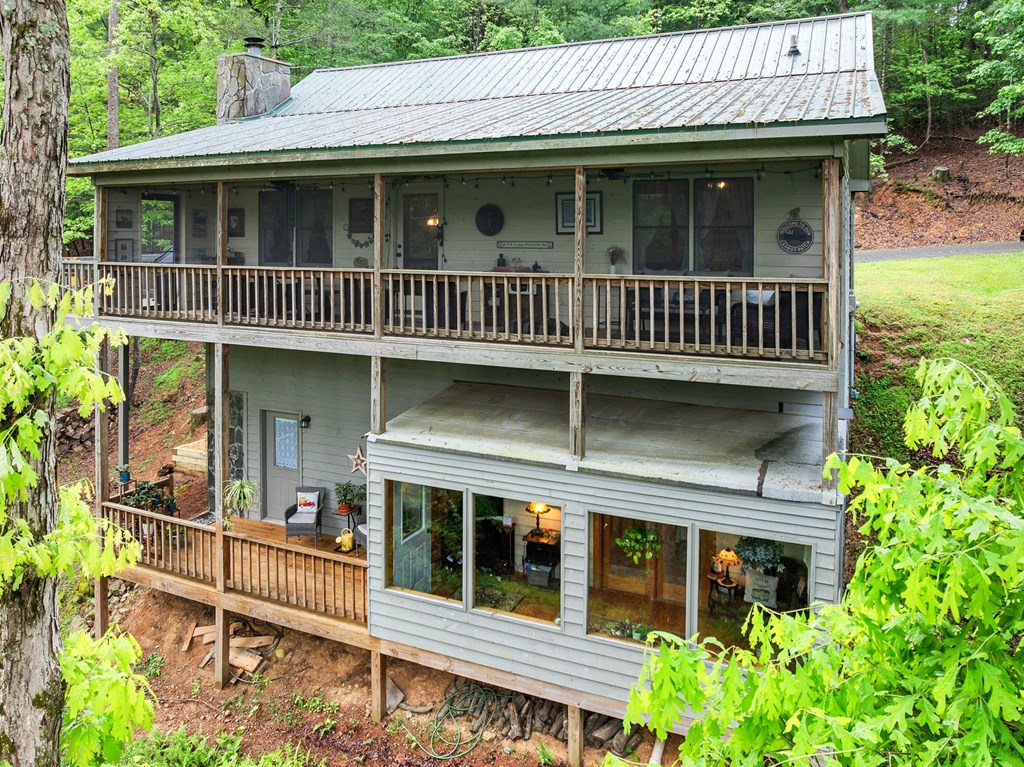 168 Spring Lake Drive Property Photo 3