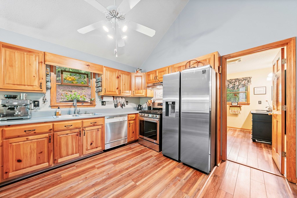 168 Spring Lake Drive Property Photo 16