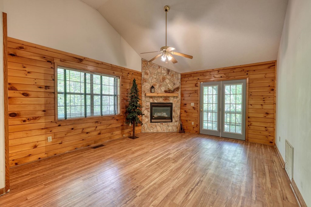 46 Evening Shade Property Photo 9