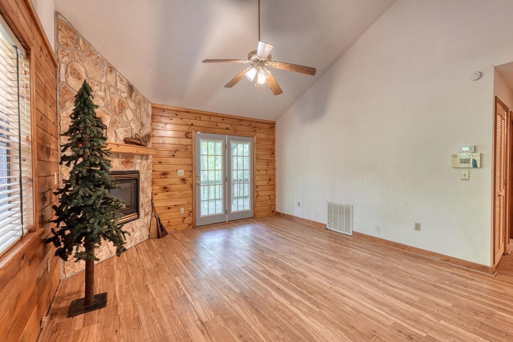 46 Evening Shade Property Photo 10