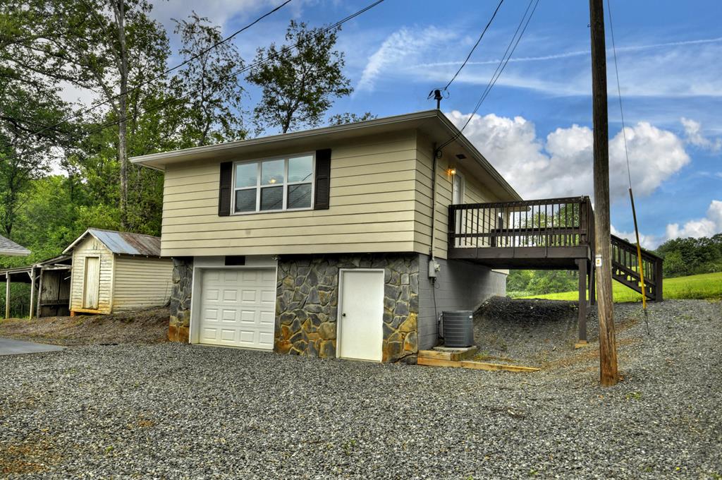 868 Sugar Creek Road Property Photo 6