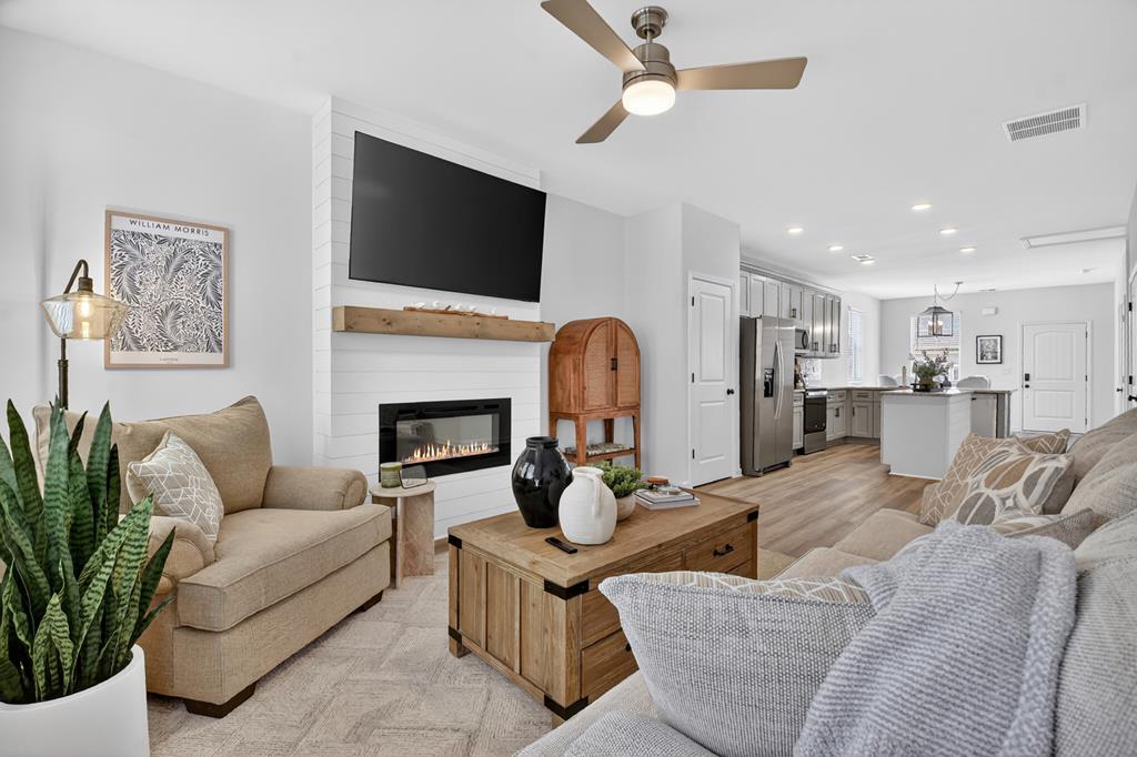 Unit 38 Grove Loop Property Photo 6