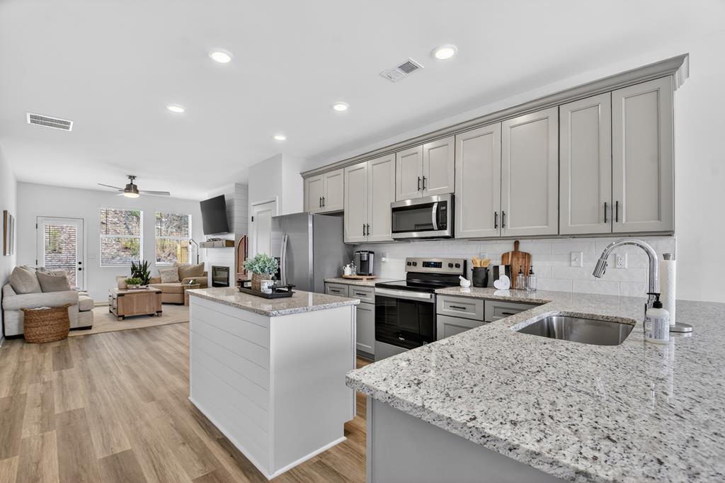 Unit 38 Grove Loop Property Photo 13