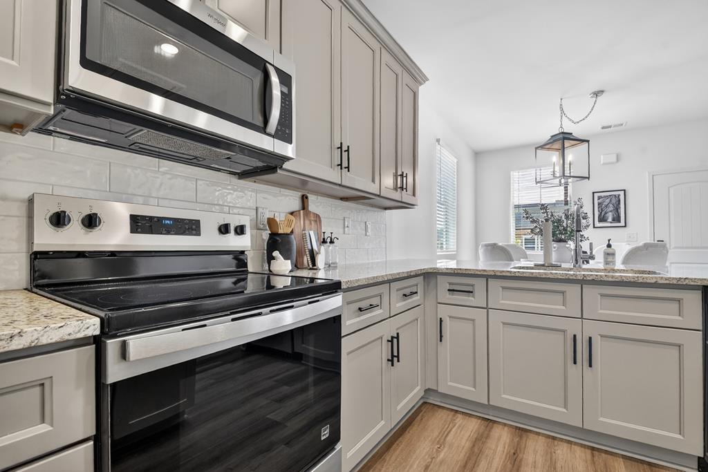 Unit 38 Grove Loop Property Photo 16