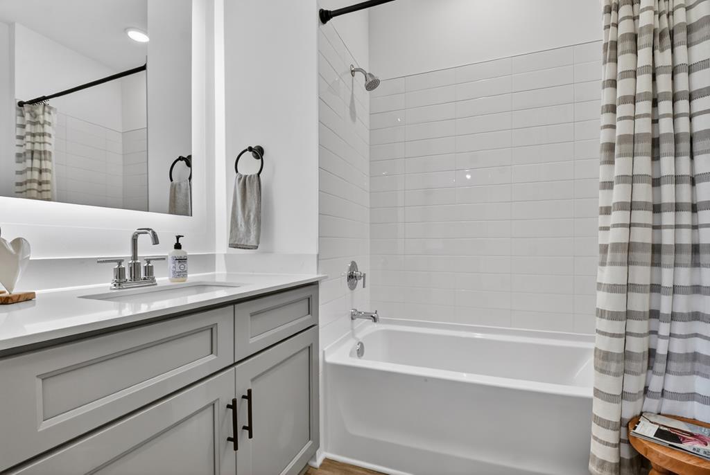 Unit 38 Grove Loop Property Photo 19