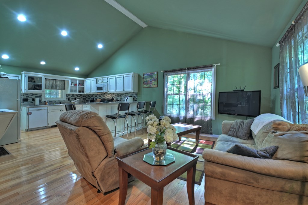 191 Barker Lane Property Photo 14
