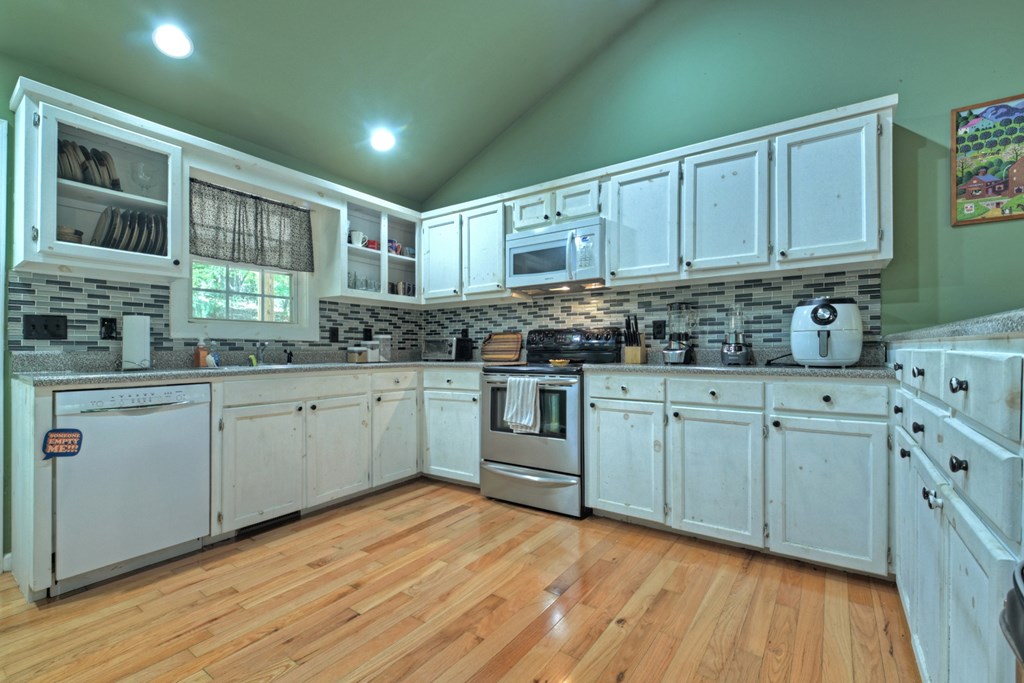 191 Barker Lane Property Photo 20