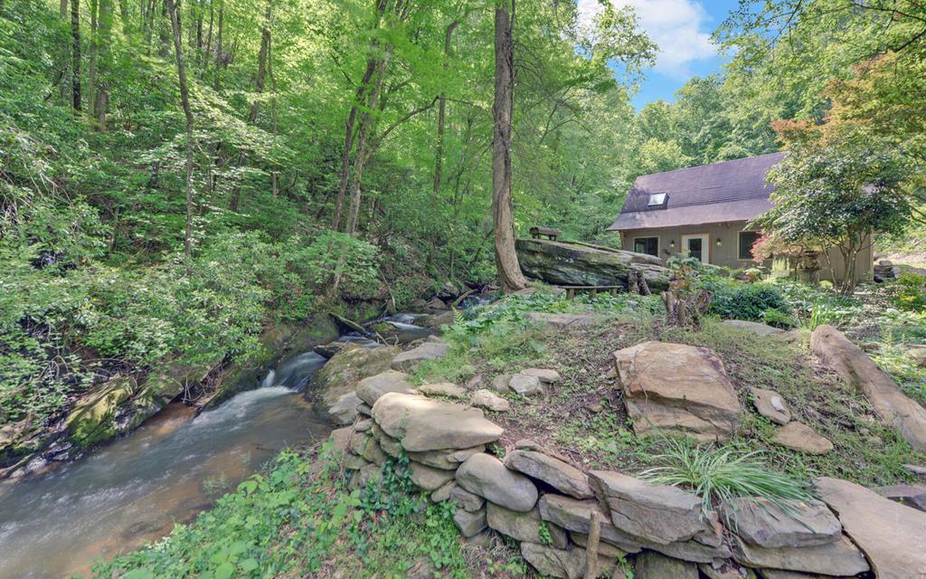 554 Oxford Drive Property Photo 1
