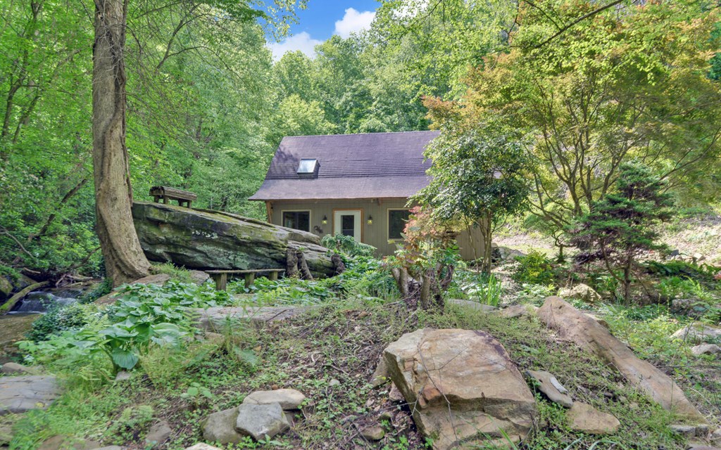 554 Oxford Drive Property Photo 2