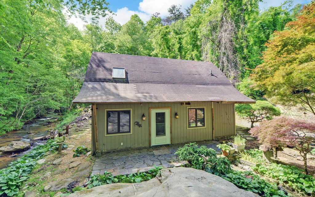 554 Oxford Drive Property Photo 3
