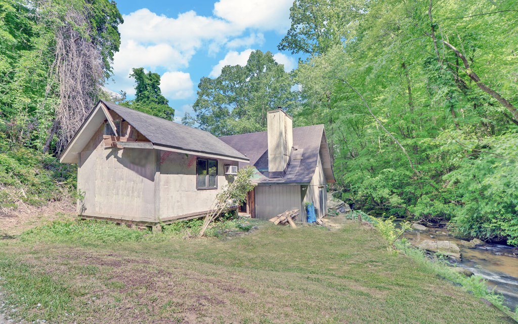 554 Oxford Drive Property Photo 4