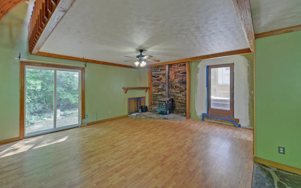 554 Oxford Drive Property Photo 5