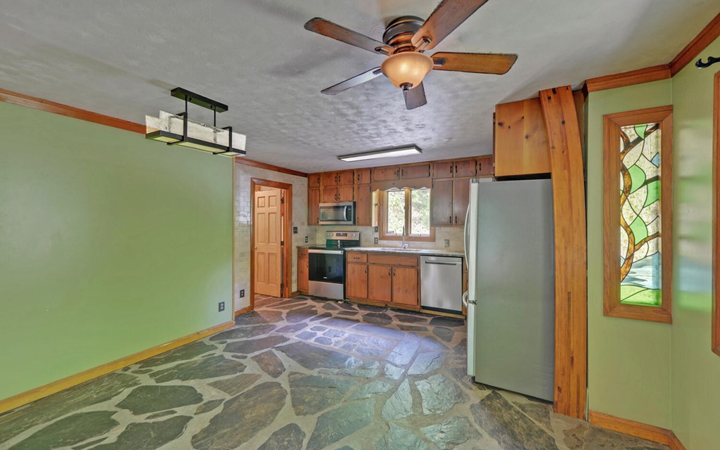 554 Oxford Drive Property Photo 8