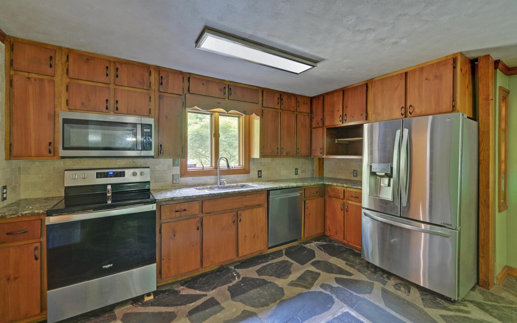 554 Oxford Drive Property Photo 10