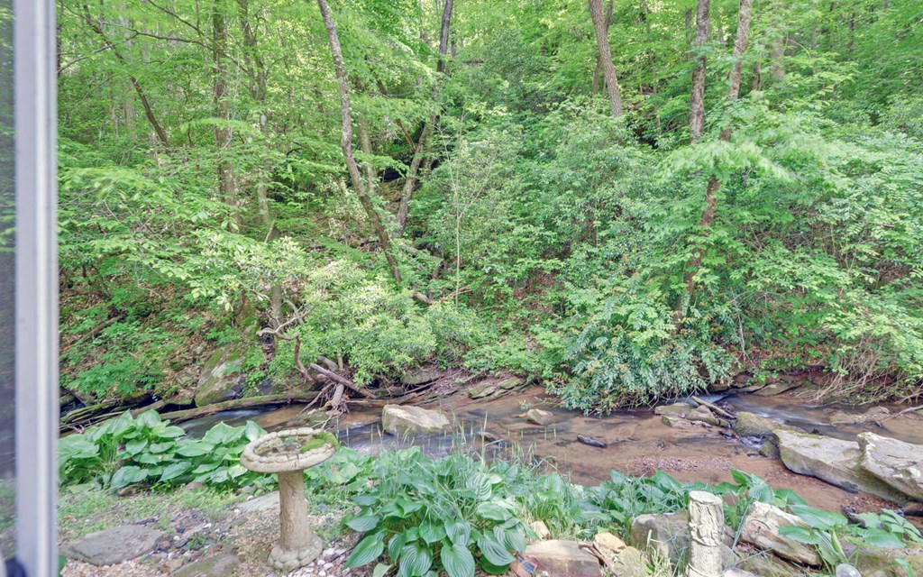 554 Oxford Drive Property Photo 14