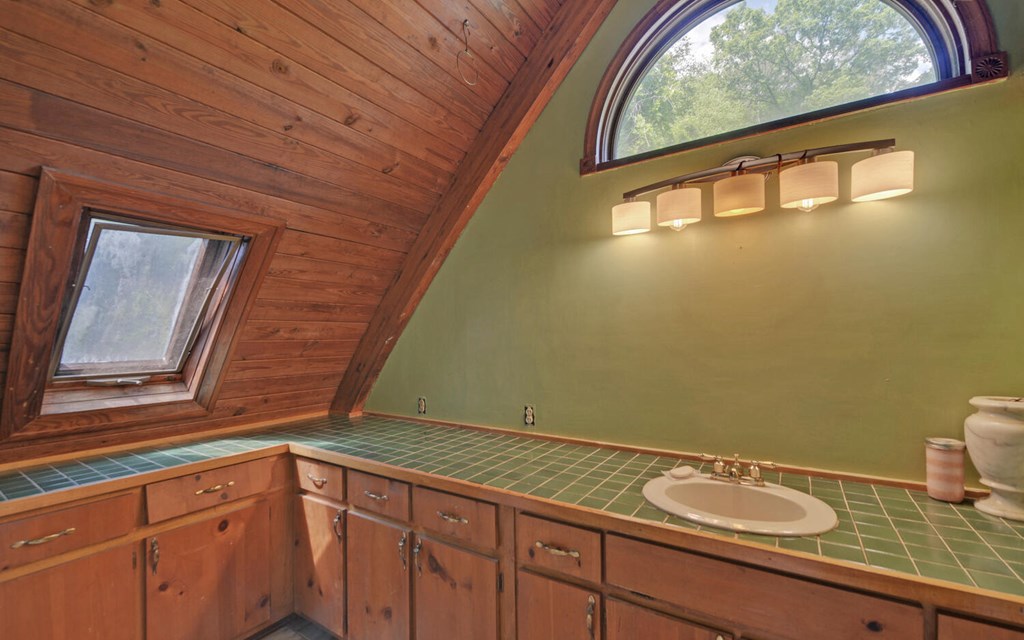 554 Oxford Drive Property Photo 18