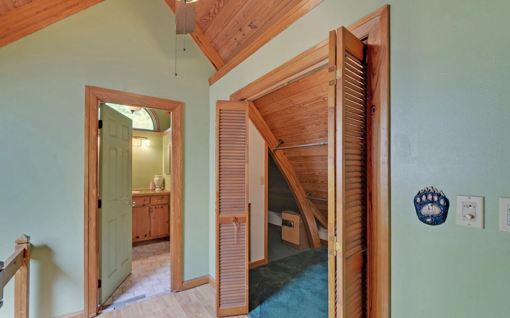 554 Oxford Drive Property Photo 20