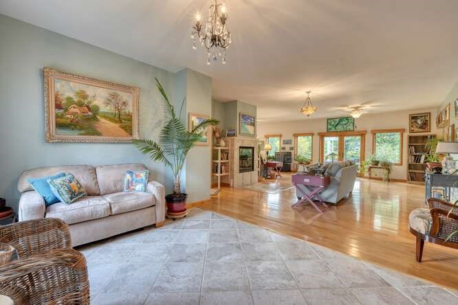 275 Everetts View Property Photo 3