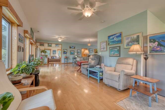 275 Everetts View Property Photo 4