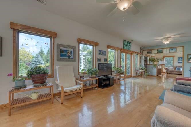 275 Everetts View Property Photo 26