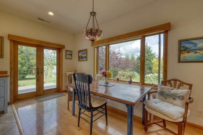 275 Everetts View Property Photo 31