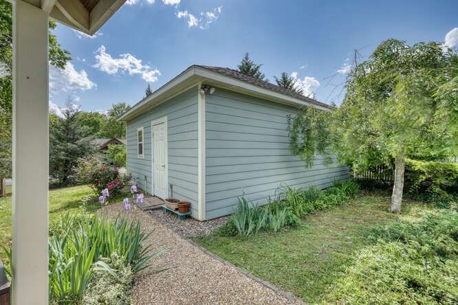 275 Everetts View Property Photo 52