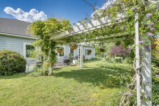 275 Everetts View Property Photo 60