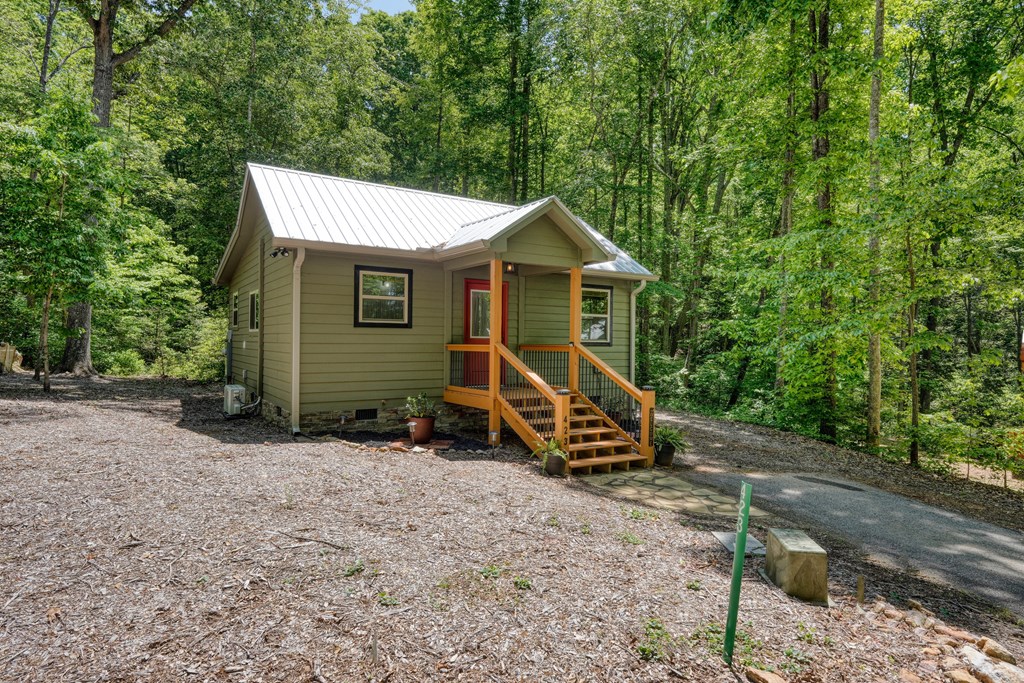 423 Chimney Ridge Property Photo 2