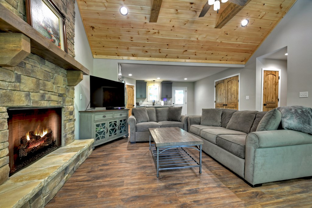 1214 Zenith Trl Property Photo 13