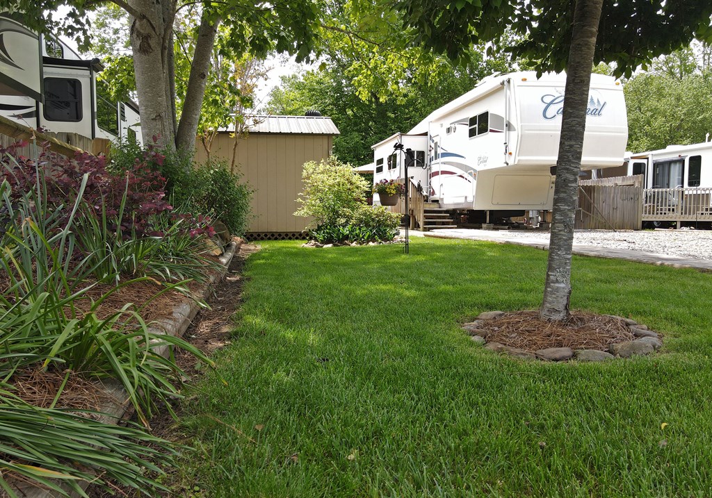 101 Flora Lane Property Photo 3