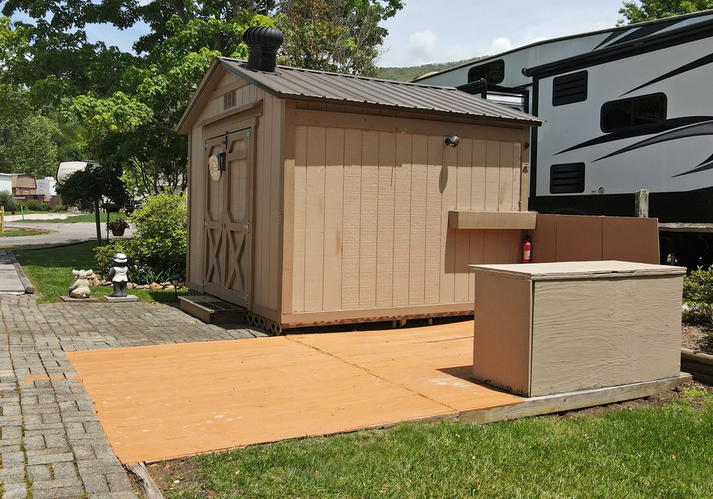 101 Flora Lane Property Photo 30