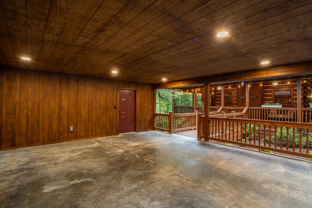 17 Nicholas Way South Property Photo 4