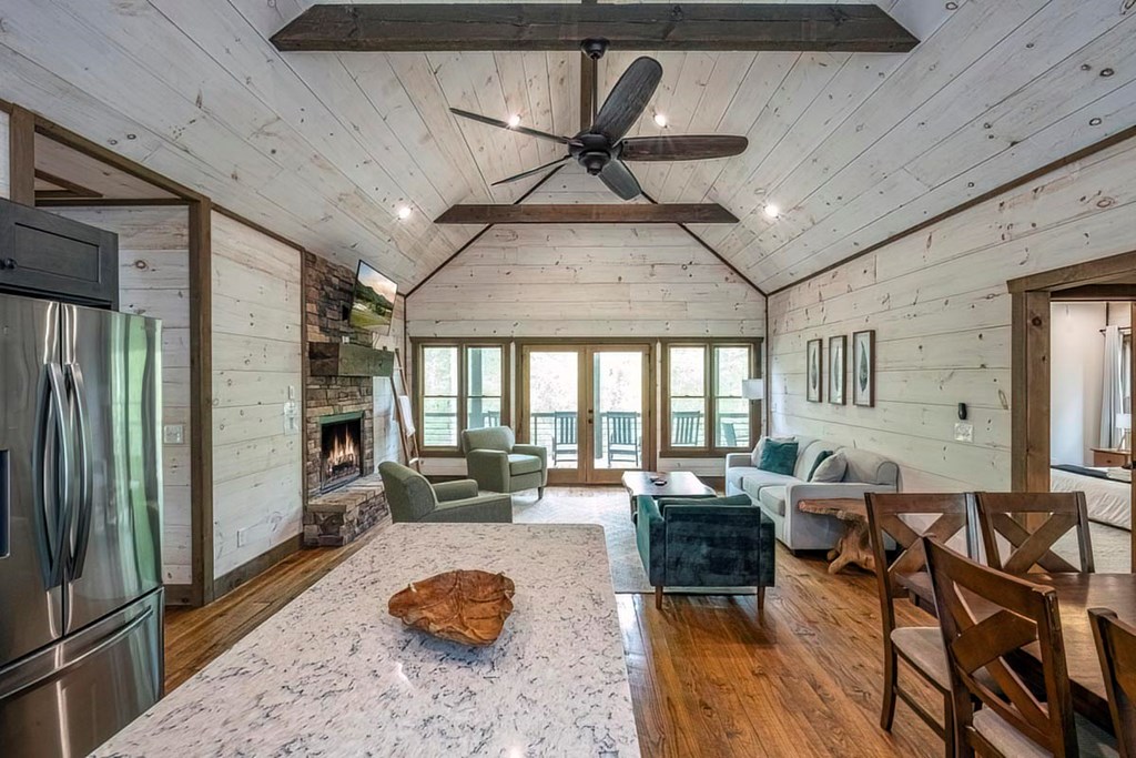 1085 Dills Road Property Photo 4