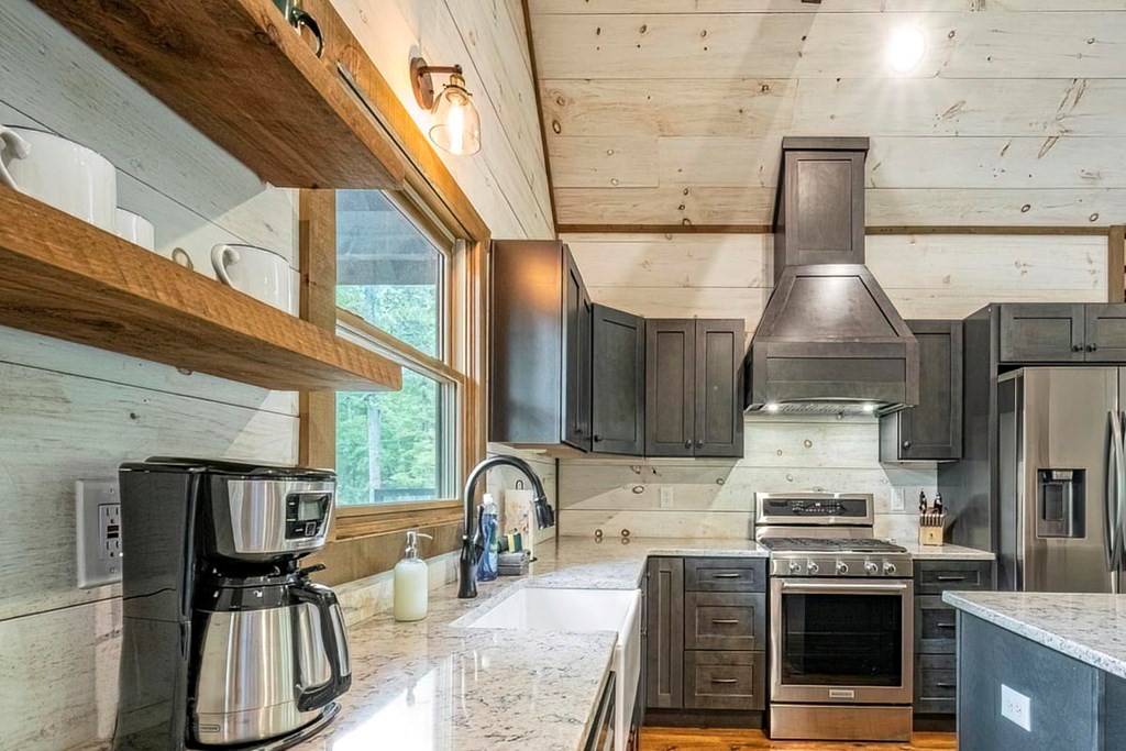 1085 Dills Road Property Photo 8