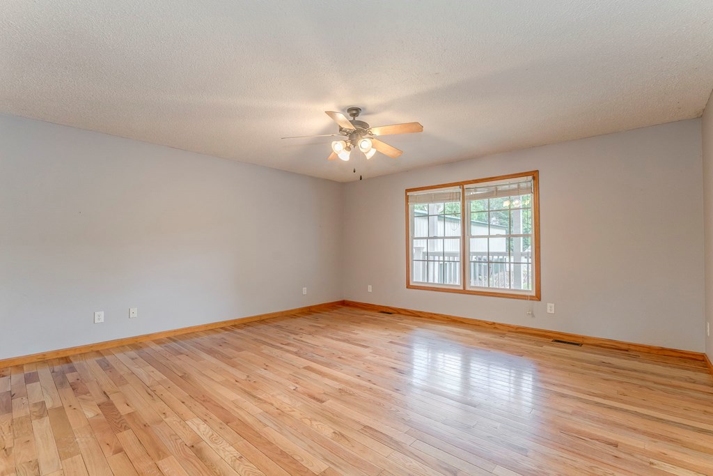 225 Ne Deer Hollow Trail Property Photo 32