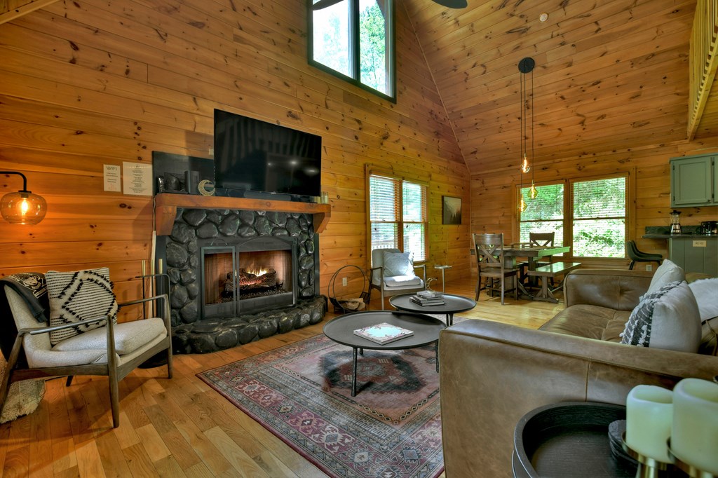 384 Mountain Highlands Court Property Photo 3
