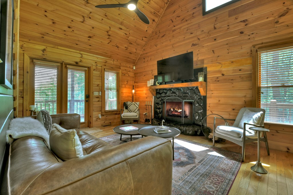 384 Mountain Highlands Court Property Photo 4