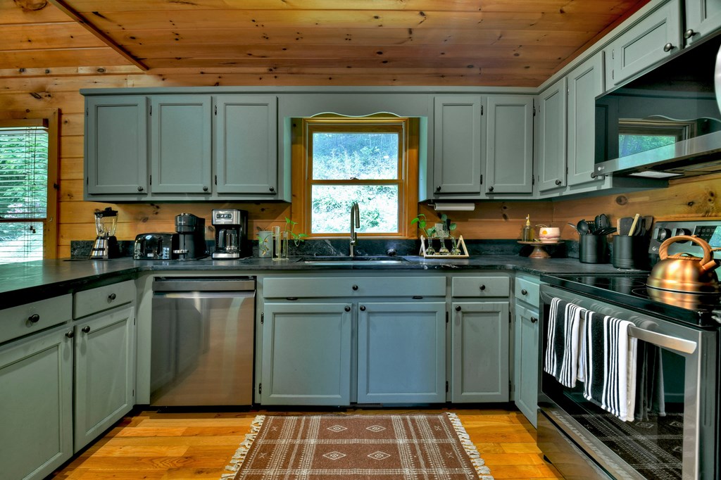 384 Mountain Highlands Court Property Photo 11
