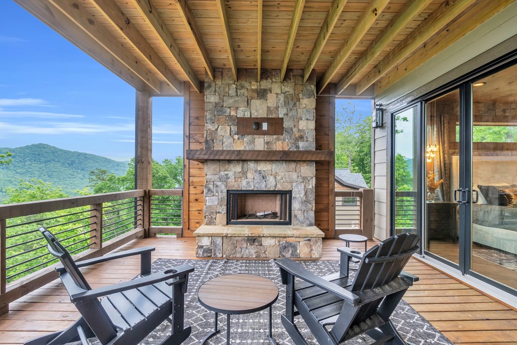 601 Overlook Drive Property Photo 4