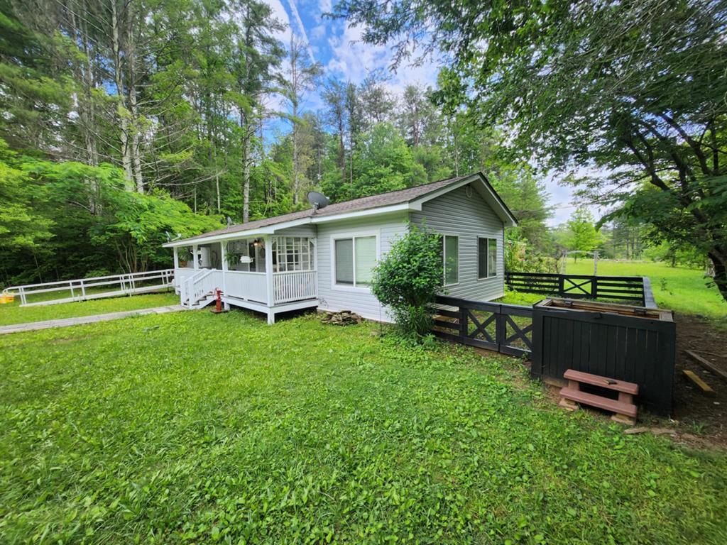 10611 Chatsworth Hwy Property Photo 1
