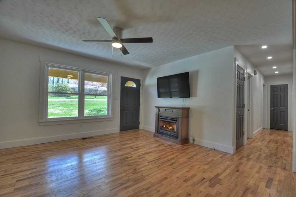 975 Goss Road Property Photo 4