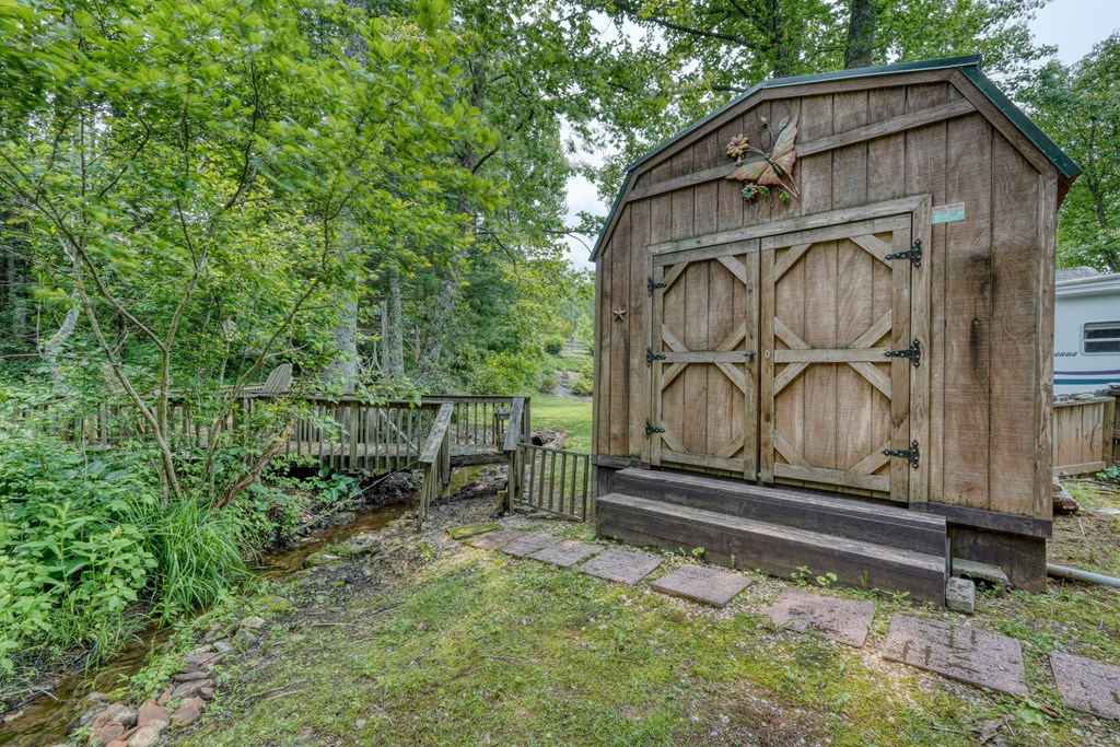 114 Bear Bend Property Photo 6