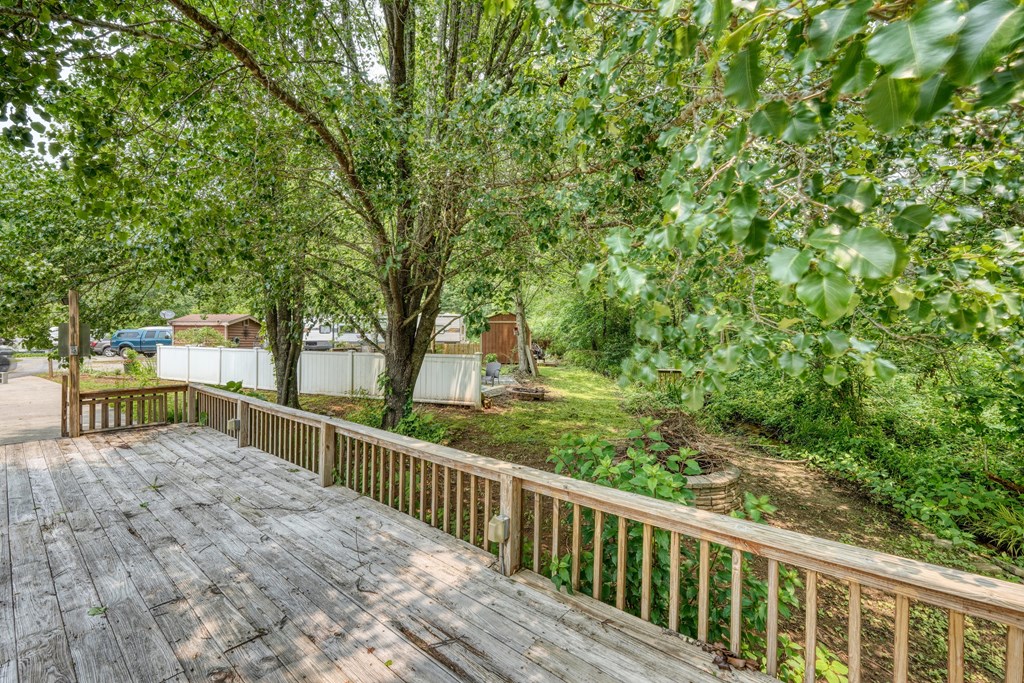 114 Bear Bend Property Photo 8