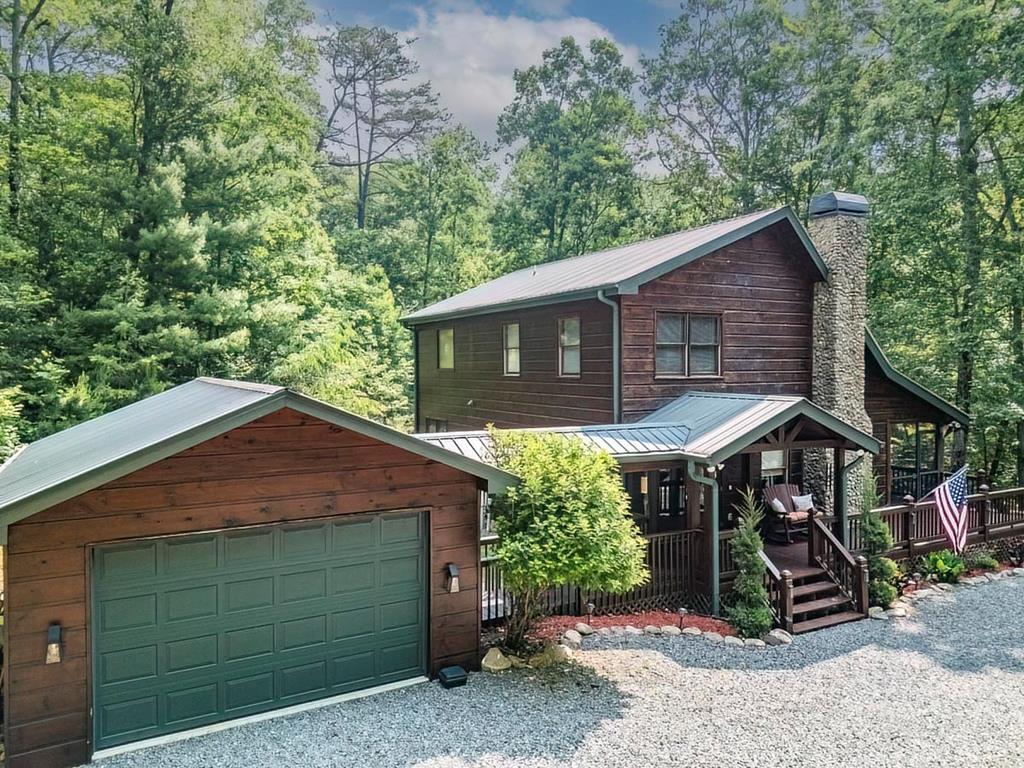781 Mangums Trail
