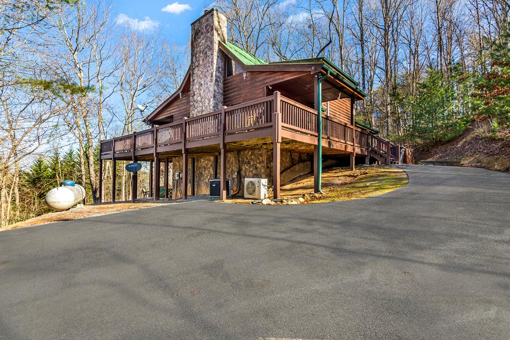 211 Highland Forest Drive Property Photo 1