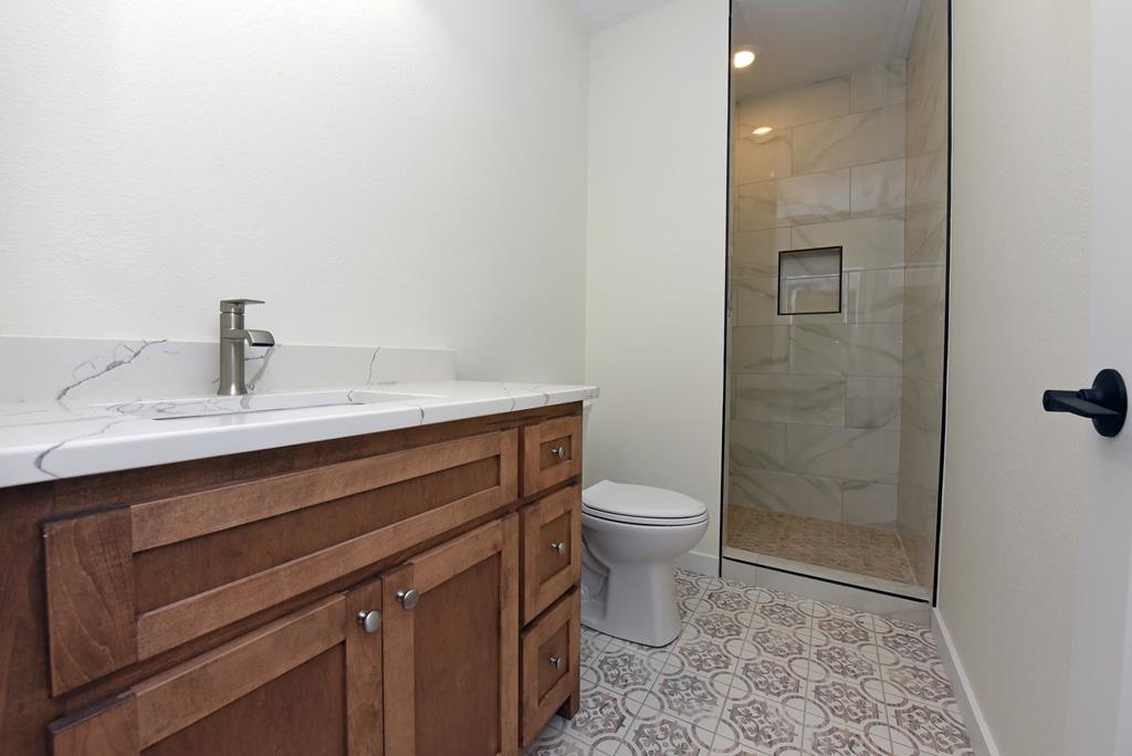 397 Everetts View Property Photo 38