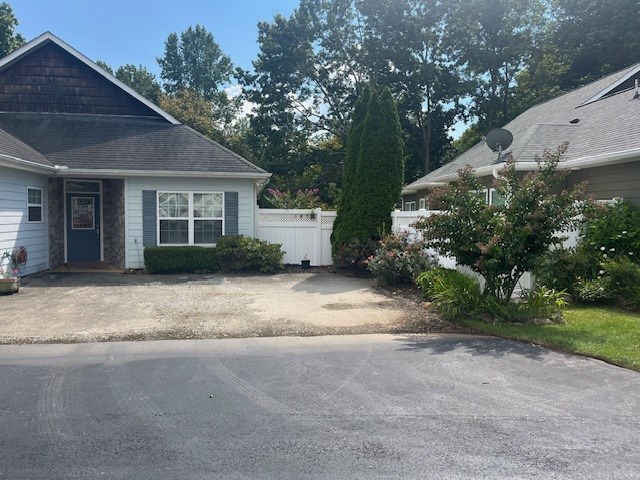 422 Longview Circle Property Photo 3