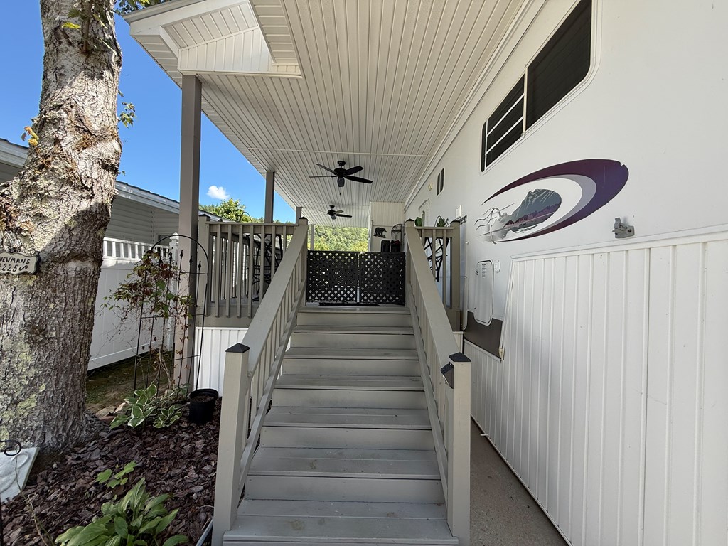 4225 River Bank Run Property Photo 3